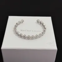 Cheap Van Cleef &amp; Arpels Bracelets For Women #1407099 Replica Wholesale [$48.00 USD] [ITEM#1407099] on Replica Van Cleef &amp; Arpels Bracelets