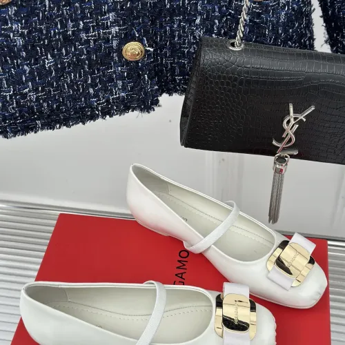 Cheap Salvatore Ferragamo Flat Shoes For Women #1408907 Replica Wholesale [$102.00 USD] [ITEM#1408907] on Replica Salvatore Ferragamo Flat Shoes