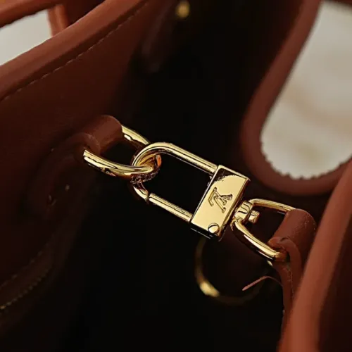 Cheap Louis Vuitton AAA Quality Handbags For Women #1412396 Replica Wholesale [$72.00 USD] [ITEM#1412396] on Replica Louis Vuitton AAA Quality Handbags