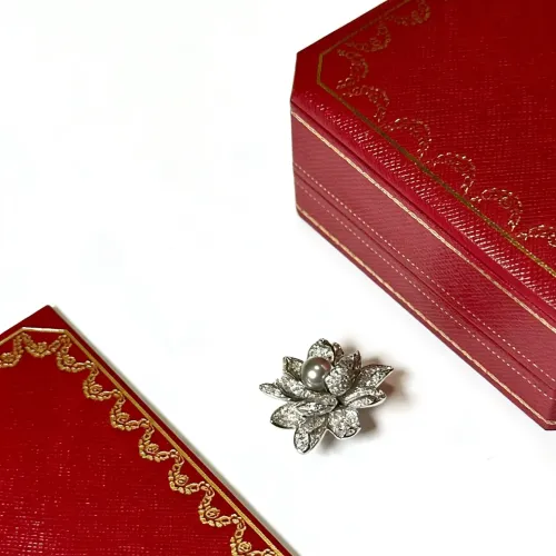 Cheap Cartier Brooches For Women #1413253 Replica Wholesale [$38.00 USD] [ITEM#1413253] on Replica Cartier Brooches