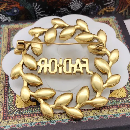 Cheap Christian Dior Brooches For Women #1413275 Replica Wholesale [$27.00 USD] [ITEM#1413275] on Replica Christian Dior Brooches