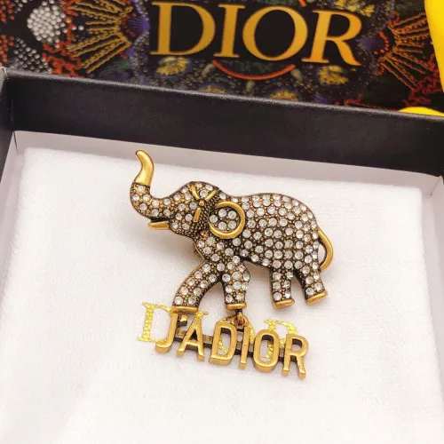Cheap Christian Dior Brooches For Women #1413319 Replica Wholesale [$29.00 USD] [ITEM#1413319] on Replica Christian Dior Brooches