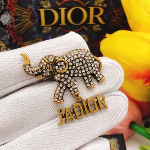 Cheap Christian Dior Brooches For Women #1413319 Replica Wholesale [$29.00 USD] [ITEM#1413319] on Replica Christian Dior Brooches