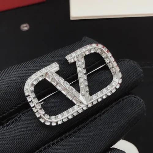 Cheap Valentino Brooches For Women #1413321 Replica Wholesale [$29.00 USD] [ITEM#1413321] on Replica Valentino Brooches