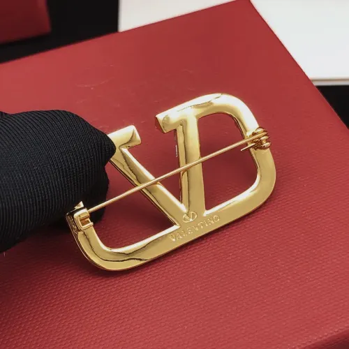 Cheap Valentino Brooches For Women #1413322 Replica Wholesale [$29.00 USD] [ITEM#1413322] on Replica Valentino Brooches