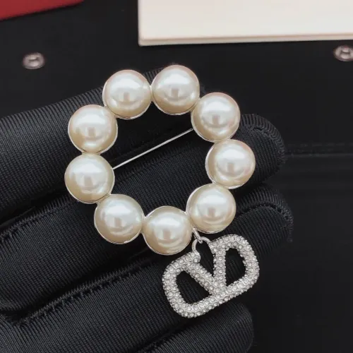 Cheap Valentino Brooches For Women #1413327 Replica Wholesale [$29.00 USD] [ITEM#1413327] on Replica Valentino Brooches