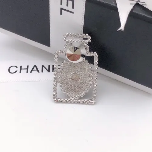 Cheap Chanel Brooches For Women #1413378 Replica Wholesale [$25.00 USD] [ITEM#1413378] on Replica Chanel Brooches