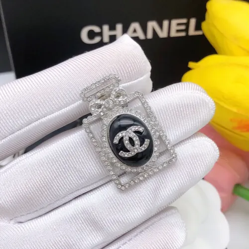 Cheap Chanel Brooches For Women #1413378 Replica Wholesale [$25.00 USD] [ITEM#1413378] on Replica Chanel Brooches