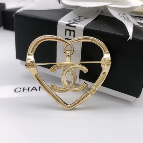 Cheap Chanel Brooches For Women #1413397 Replica Wholesale [$27.00 USD] [ITEM#1413397] on Replica Chanel Brooches