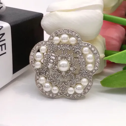Chanel Brooches For Women #1413406