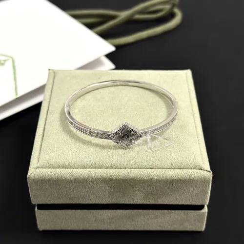 Cheap Van Cleef &amp; Arpels Bracelets For Women #1413412 Replica Wholesale [$48.00 USD] [ITEM#1413412] on Replica Van Cleef &amp; Arpels Bracelets