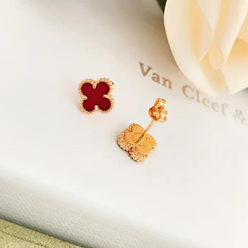 Cheap Van Cleef &amp; Arpels Earrings For Women #1413524 Replica Wholesale [$25.00 USD] [ITEM#1413524] on Replica Van Cleef &amp; Arpels Earrings