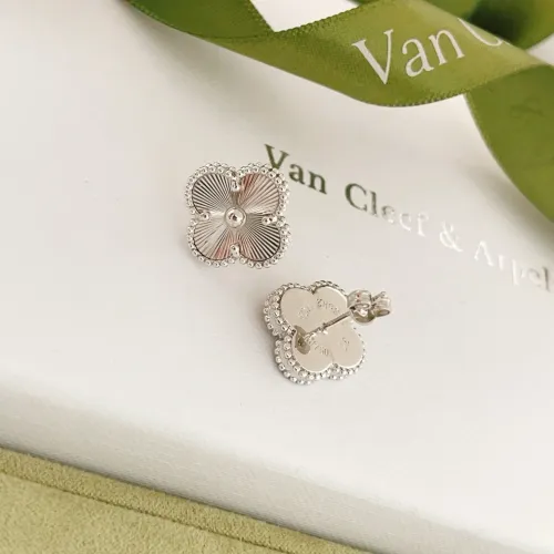 Cheap Van Cleef &amp; Arpels Earrings For Women #1413540 Replica Wholesale [$25.00 USD] [ITEM#1413540] on Replica Van Cleef &amp; Arpels Earrings