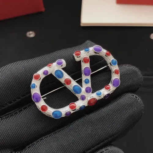 Cheap Valentino Brooches For Women #1413571 Replica Wholesale [$32.00 USD] [ITEM#1413571] on Replica Valentino Brooches