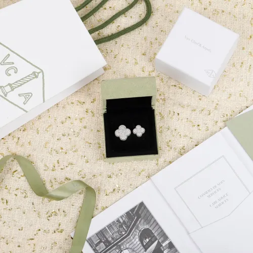 Cheap Van Cleef &amp; Arpels Rings For Women #1413598 Replica Wholesale [$32.00 USD] [ITEM#1413598] on Replica Van Cleef &amp; Arpels Rings