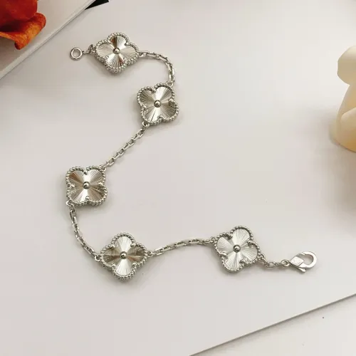 Cheap Van Cleef &amp; Arpels Bracelets For Women #1413743 Replica Wholesale [$34.00 USD] [ITEM#1413743] on Replica Van Cleef &amp; Arpels Bracelets