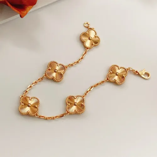 Cheap Van Cleef &amp; Arpels Bracelets For Women #1413744 Replica Wholesale [$34.00 USD] [ITEM#1413744] on Replica Van Cleef &amp; Arpels Bracelets