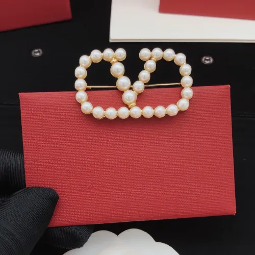Cheap Valentino Brooches For Women #1413762 Replica Wholesale [$29.00 USD] [ITEM#1413762] on Replica Valentino Brooches