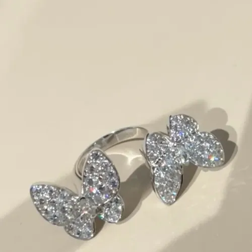 Cheap Van Cleef &amp; Arpels Rings For Women #1413768 Replica Wholesale [$48.00 USD] [ITEM#1413768] on Replica Van Cleef &amp; Arpels Rings