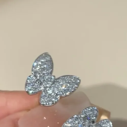 Cheap Van Cleef &amp; Arpels Rings For Women #1413768 Replica Wholesale [$48.00 USD] [ITEM#1413768] on Replica Van Cleef &amp; Arpels Rings