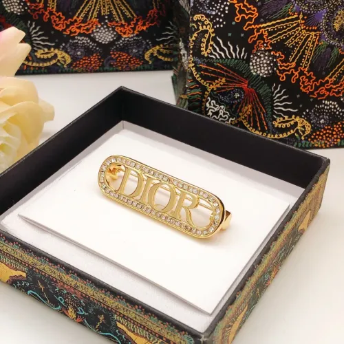 Cheap Christian Dior Brooches For Women #1413833 Replica Wholesale [$27.00 USD] [ITEM#1413833] on Replica Christian Dior Brooches