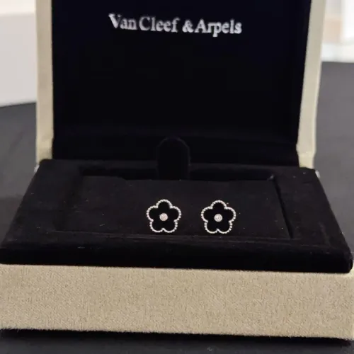 Cheap Van Cleef &amp; Arpels Earrings For Women #1413959 Replica Wholesale [$36.00 USD] [ITEM#1413959] on Replica Van Cleef &amp; Arpels Earrings
