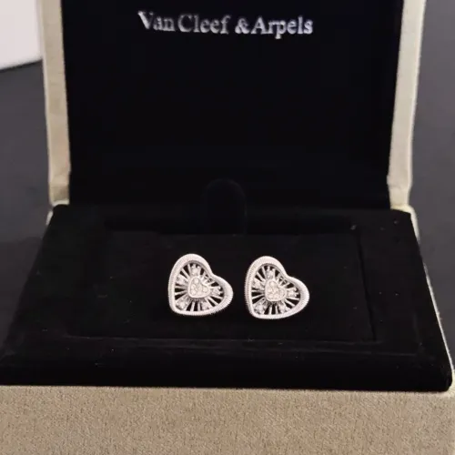 Cheap Van Cleef &amp; Arpels Earrings For Women #1413963 Replica Wholesale [$36.00 USD] [ITEM#1413963] on Replica Van Cleef &amp; Arpels Earrings