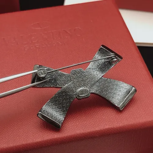 Cheap Chanel Brooches For Women #1414183 Replica Wholesale [$27.00 USD] [ITEM#1414183] on Replica Chanel Brooches