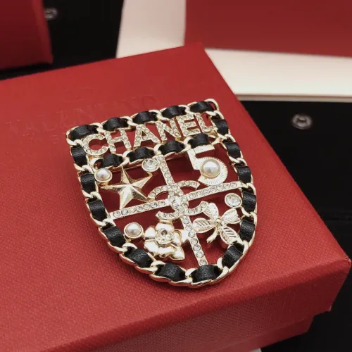 Cheap Chanel Brooches For Women #1414187 Replica Wholesale [$29.00 USD] [ITEM#1414187] on Replica Chanel Brooches