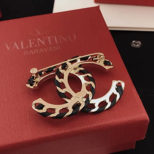 Cheap Chanel Brooches For Women #1414188 Replica Wholesale [$27.00 USD] [ITEM#1414188] on Replica Chanel Brooches