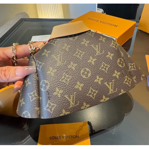 Cheap Louis Vuitton Mini Messenger Bags #1414296 Replica Wholesale [$45.00 USD] [ITEM#1414296] on Replica Louis Vuitton Messenger Bags