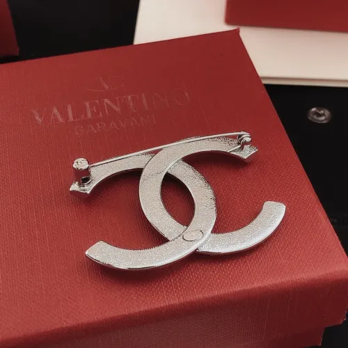 Cheap Chanel Brooches For Women #1414368 Replica Wholesale [$29.00 USD] [ITEM#1414368] on Replica Chanel Brooches