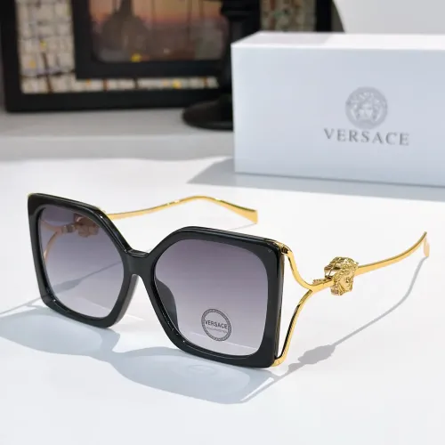 Versace AAA Quality Sunglasses #1415629