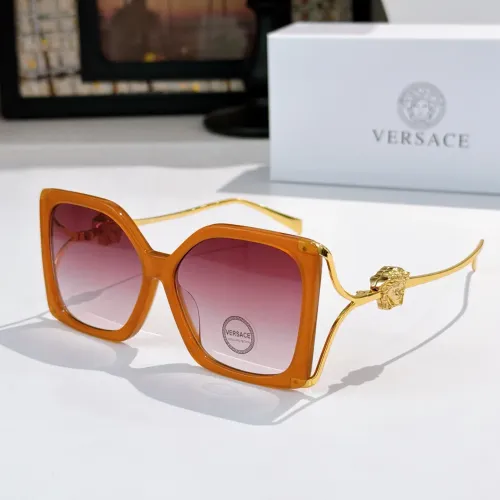 Versace AAA Quality Sunglasses #1415634