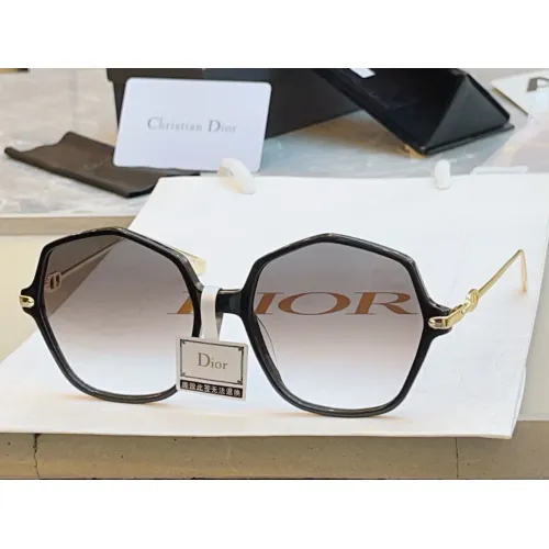 Christian Dior AAA Quality Sunglasses #1415815