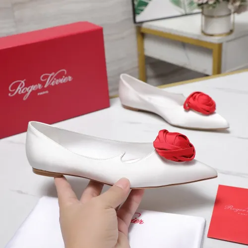 Cheap Roger Vivier RV Flat Shoes For Women #1418116 Replica Wholesale [$115.00 USD] [ITEM#1418116] on Replica Roger Vivier RV Flat Shoes