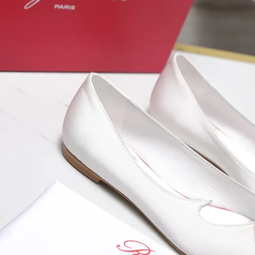 Cheap Roger Vivier RV Flat Shoes For Women #1418116 Replica Wholesale [$115.00 USD] [ITEM#1418116] on Replica Roger Vivier RV Flat Shoes