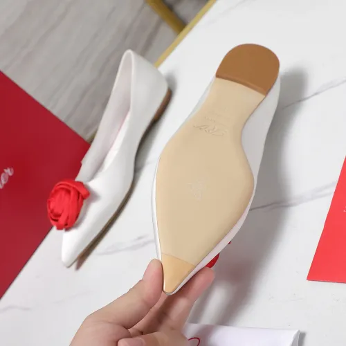 Cheap Roger Vivier RV Flat Shoes For Women #1418116 Replica Wholesale [$115.00 USD] [ITEM#1418116] on Replica Roger Vivier RV Flat Shoes