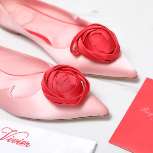 Cheap Roger Vivier RV Flat Shoes For Women #1418117 Replica Wholesale [$115.00 USD] [ITEM#1418117] on Replica Roger Vivier RV Flat Shoes