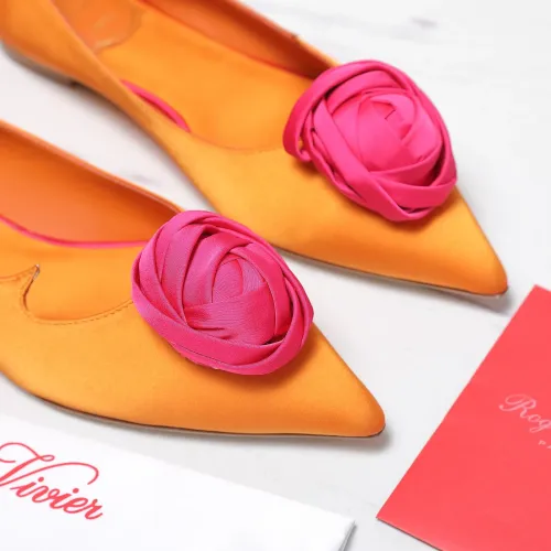 Cheap Roger Vivier RV Flat Shoes For Women #1418118 Replica Wholesale [$115.00 USD] [ITEM#1418118] on Replica Roger Vivier RV Flat Shoes