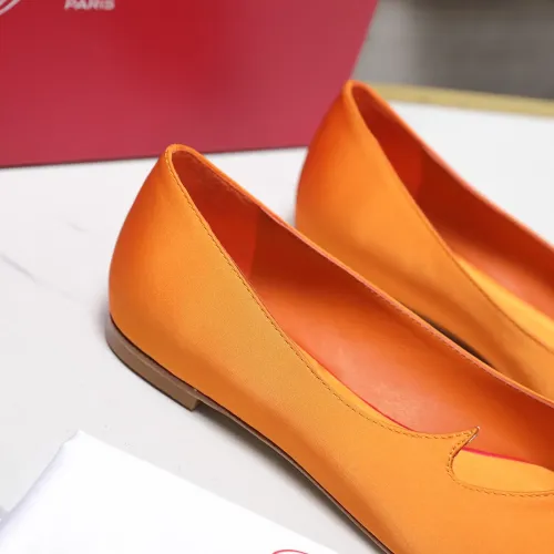 Cheap Roger Vivier RV Flat Shoes For Women #1418118 Replica Wholesale [$115.00 USD] [ITEM#1418118] on Replica Roger Vivier RV Flat Shoes