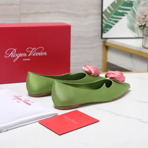 Cheap Roger Vivier RV Flat Shoes For Women #1418120 Replica Wholesale [$115.00 USD] [ITEM#1418120] on Replica Roger Vivier RV Flat Shoes