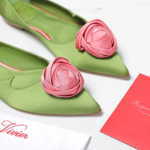 Cheap Roger Vivier RV Flat Shoes For Women #1418120 Replica Wholesale [$115.00 USD] [ITEM#1418120] on Replica Roger Vivier RV Flat Shoes
