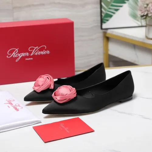 Roger Vivier RV Flat Shoes For Women #1418122