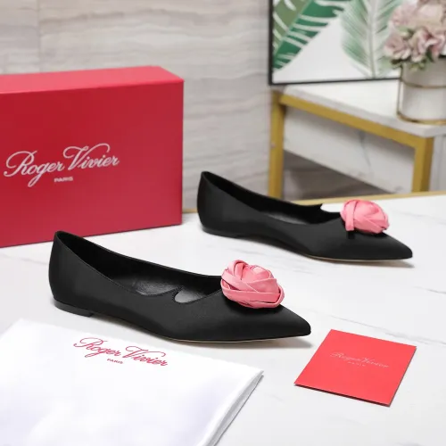 Cheap Roger Vivier RV Flat Shoes For Women #1418122 Replica Wholesale [$115.00 USD] [ITEM#1418122] on Replica Roger Vivier RV Flat Shoes