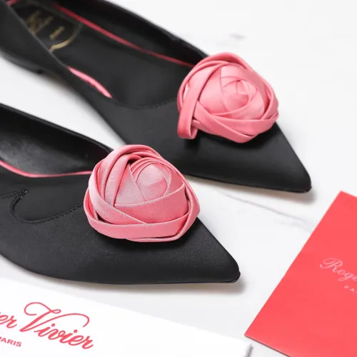 Cheap Roger Vivier RV Flat Shoes For Women #1418122 Replica Wholesale [$115.00 USD] [ITEM#1418122] on Replica Roger Vivier RV Flat Shoes