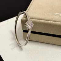 Cheap Van Cleef &amp; Arpels Bracelets For Women #1413412 Replica Wholesale [$48.00 USD] [ITEM#1413412] on Replica Van Cleef &amp; Arpels Bracelets
