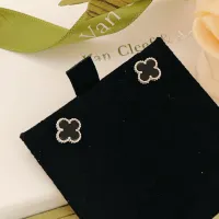 Cheap Van Cleef &amp; Arpels Earrings For Women #1413521 Replica Wholesale [$25.00 USD] [ITEM#1413521] on Replica Van Cleef &amp; Arpels Earrings