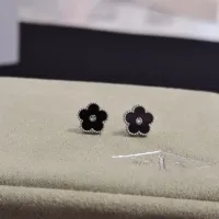 Cheap Van Cleef &amp; Arpels Earrings For Women #1413959 Replica Wholesale [$36.00 USD] [ITEM#1413959] on Replica Van Cleef &amp; Arpels Earrings