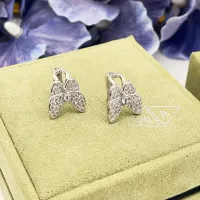 Cheap Van Cleef &amp; Arpels Earrings For Women #1414290 Replica Wholesale [$32.00 USD] [ITEM#1414290] on Replica Van Cleef &amp; Arpels Earrings